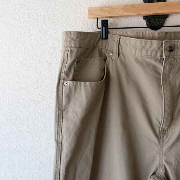 Magellan Men’s Khaki Pants 42W x 30L | Stain Release Stretch Cotton Workwear - Picture 4 of 10